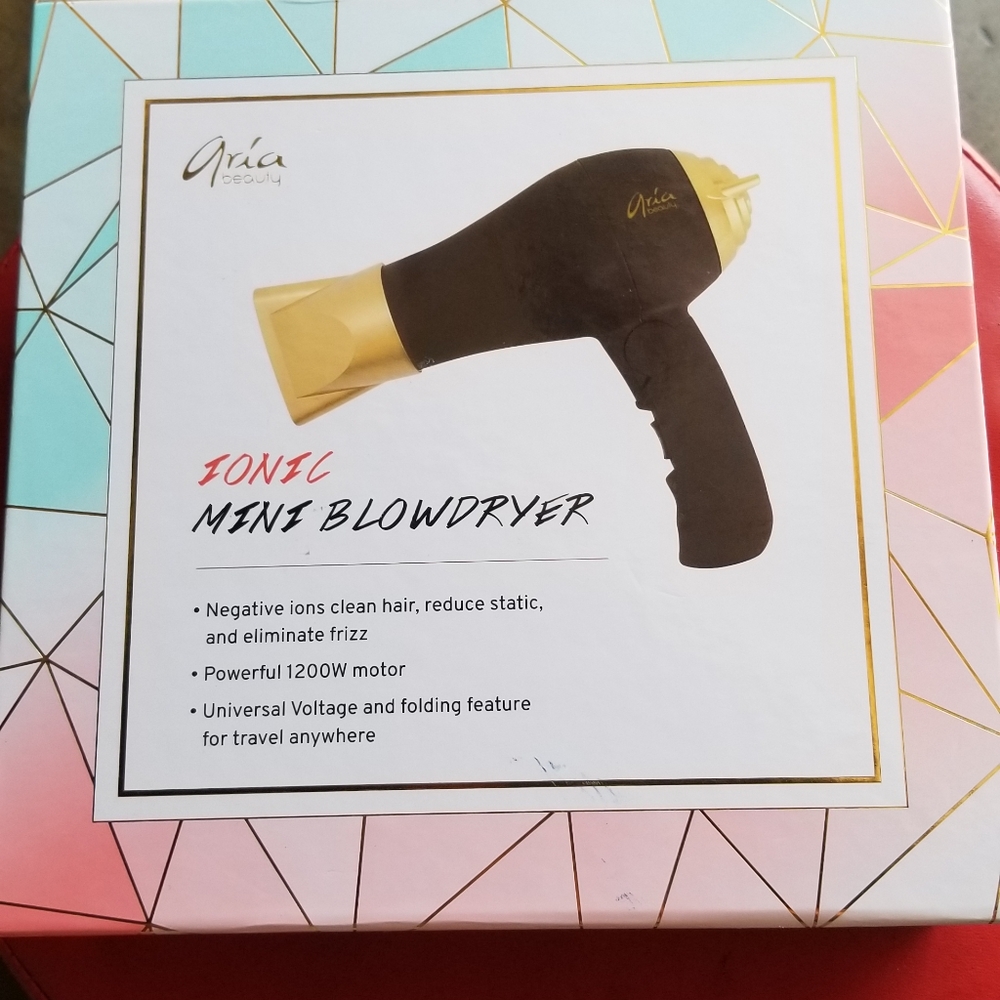 Aria Brand new mini hair dryer